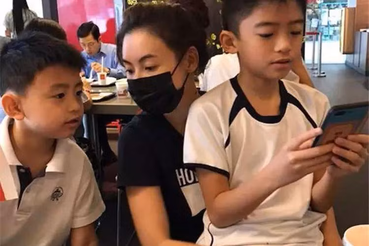 Trước những tin đồn hẹn hò, Trương Bá Chi luôn giữ im lặng. Ảnh: Weibo