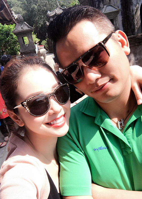 Jennifer Phạm đăng tải hình ảnh vui vẻ bên ông xã.