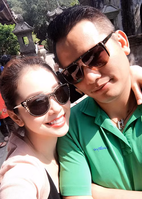 Jennifer Phạm đăng tải hình ảnh vui vẻ bên ông xã.