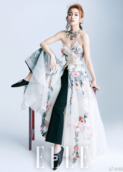 Hình ảnh Angelababy khoe vóc dáng thon gọn sau khi sinh con. Ảnh: Weibo