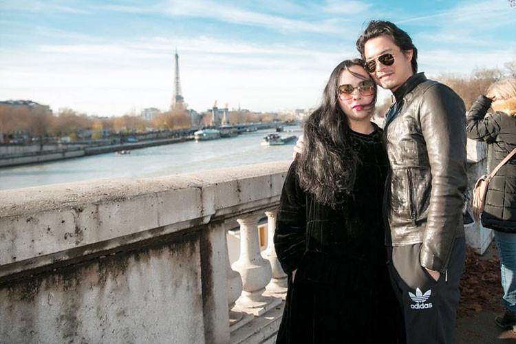 Trên trang cá nhân, Quách Ngọc Ngoan thoải mái chia sẻ hình ảnh hẹn hò cùng Phượng Chanel.