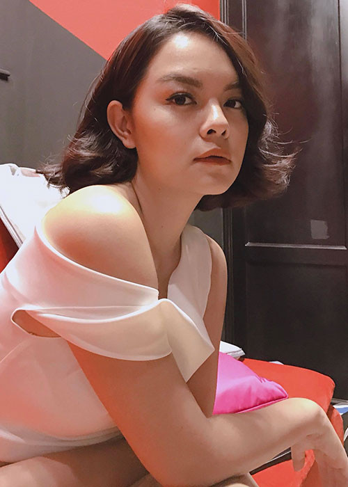 Phạm Quỳnh Anh hiện có cuộc sống đầy bình yên ông xã và các con.