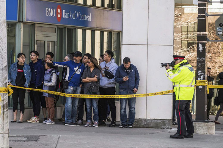 Một nhân chứng cho biết tài xế lái xe dường như đã cố ý đâm xe vào đám đông. (Nguồn: AP)