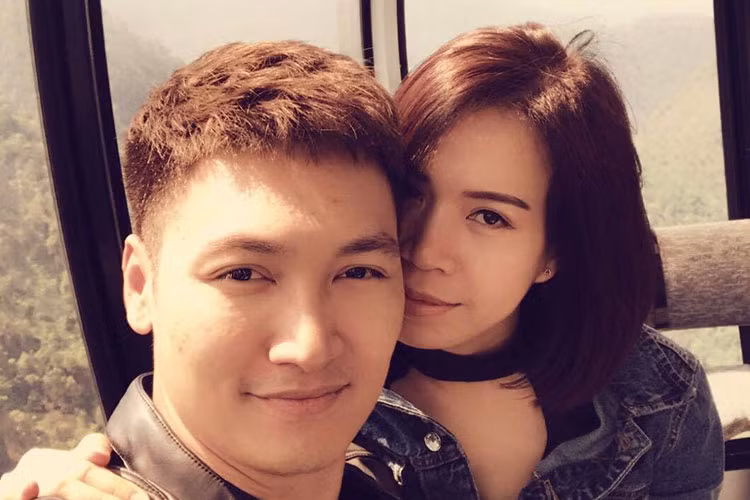 Mạnh Trường nhắn nhủ vợ: “Mình thì đi khắp đất nước rồi mà giờ mới cùng em lên Sapa. Tự nhiên cảm thấy có lỗi với em quá. Năm nay sẽ đưa đi khắp nơi nhé. Hứa đấy. Chuẩn bị sức mà đi đi”.