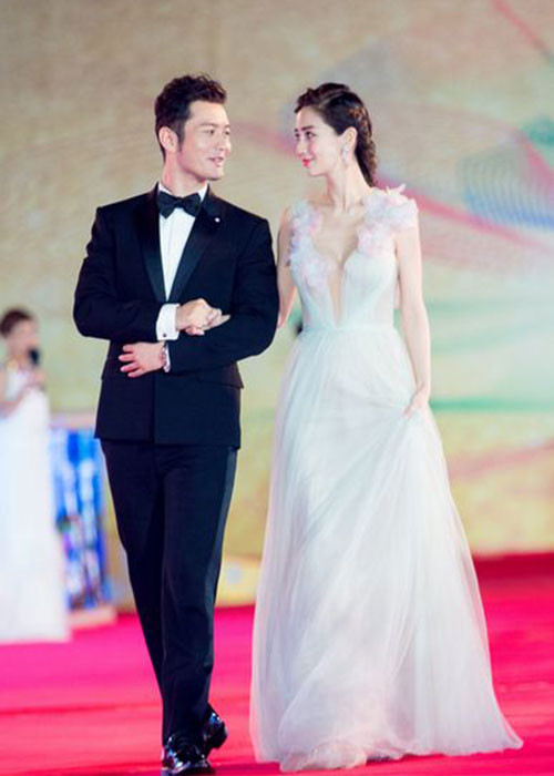 Kể từ sau đám cưới, cuộc sống hôn nhân của cặp đôi nổi tiếng nhất nhì xứ Trung vẫn luôn nhận được sự chú ý của khán giả. Ảnh: Sina