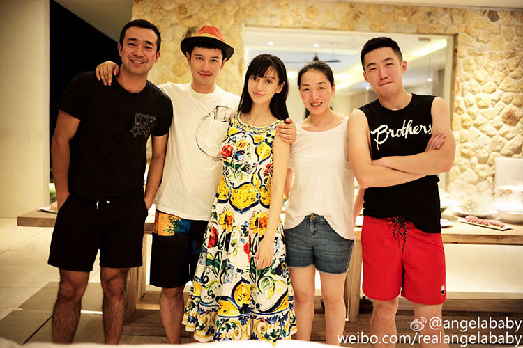 Từ khi làm dâu, Angelababy rất được lòng gia đình chồng. Ảnh: Weibo