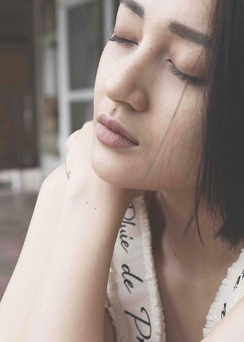 Bảo Anh chia sẻ: “Bỏ bớt cái nào phải ép mình chịu đựng cho đỡ nhọc. Cứ phải vui vẻ trẻ khỏe. Và hãy nhớ 3 quy tắc trong cuộc sống: tin tưởng, cam kết, yêu thương. Và quan trọng hơn nữa là làm cái gì cũng phải đúng thời điểm”.