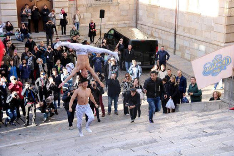 Quốc Cơ - Quốc Nghiệp phá vỡ kỷ lục trước đó được xác lập bởi hai người Trung Quốc đi hết 26 bậc trong một phút vào năm 2014. Ảnh: FBNV