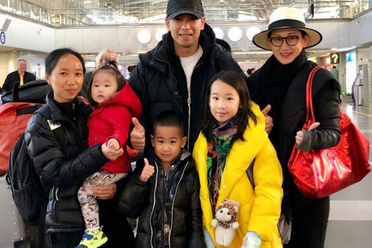 Con gái, con trai của Triệu Văn Trác lần lượt chào đời vào năm 2007, 2011 và 2016. Ảnh: Weibo