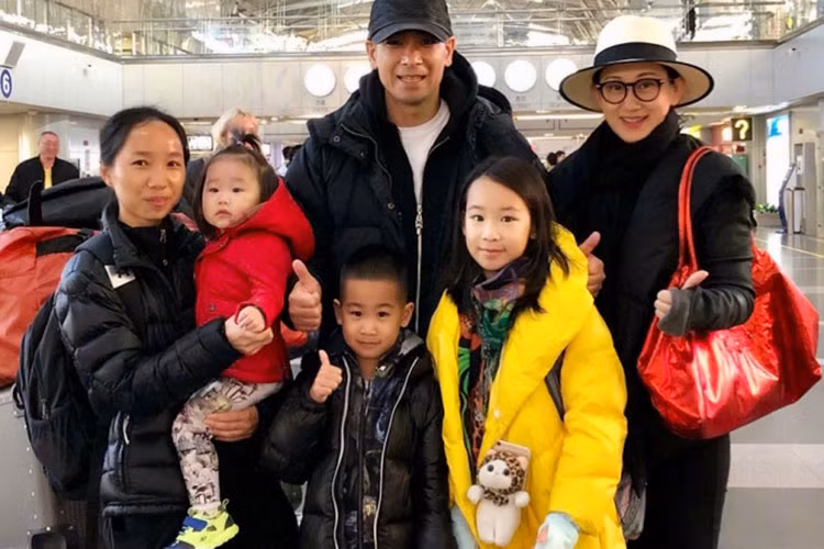 Con gái, con trai của Triệu Văn Trác lần lượt chào đời vào năm 2007, 2011 và 2016. Ảnh: Weibo