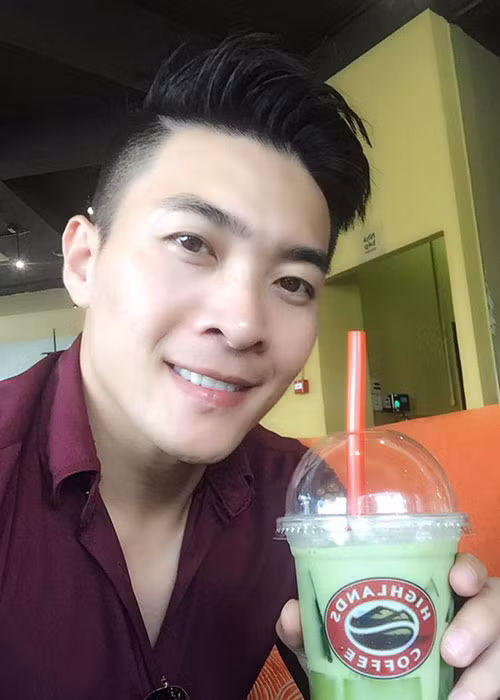 Hình ảnh Quốc Cơ điển trai, giản dị ở đời thường.