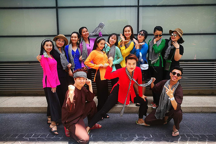 Dàn sao Việt: Ái Phương, Nhã Phương, Hoàng Oanh... vui vẻ tham gia lễ hội ở Thái Lan.