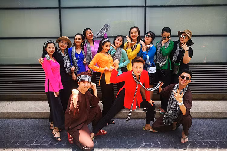 Dàn sao Việt: Ái Phương, Nhã Phương, Hoàng Oanh... vui vẻ tham gia lễ hội ở Thái Lan.