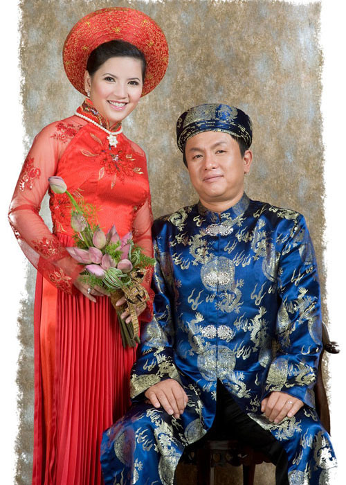 Khi tham gia "Mùi ngò gai", Ngọc Trinh bị bệnh nặng. Cô được đạo diễn Kim Se Hyuk an ủi động viên. Sau đó, cả hai chính thức yêu nhau. Ảnh: Tiepthigiadinh