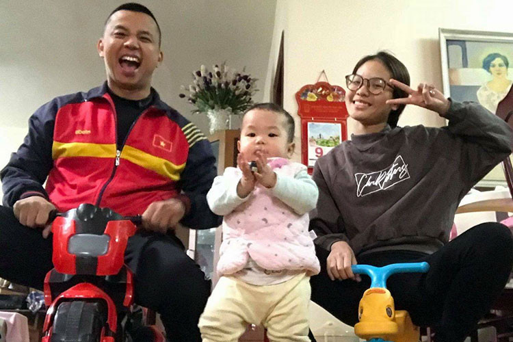 Tổ ấm của Chí Anh và Khánh Linh lúc nào cũng tràn ngập tiếng cười. Ảnh: FBNV