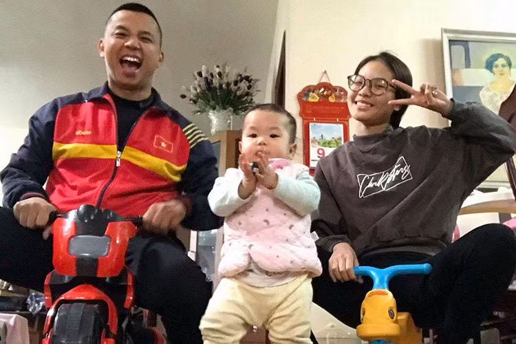 Tổ ấm của Chí Anh và Khánh Linh lúc nào cũng tràn ngập tiếng cười. Ảnh: FBNV