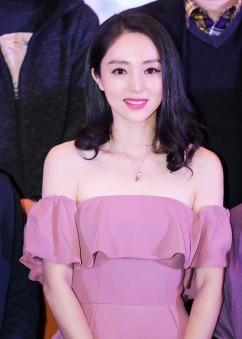 Sau khi lấy chồng, sinh con, Đổng Tuyền ngày càng đẹp mặn mà. Ảnh: Sohu