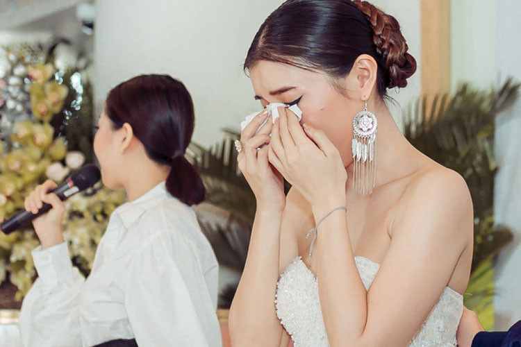 Nữ ca sĩ gặp nhiều áp lực nhưng chưa từng dám nhờ đến sự giúp đỡ của Lam Trường. Ảnh: VTC