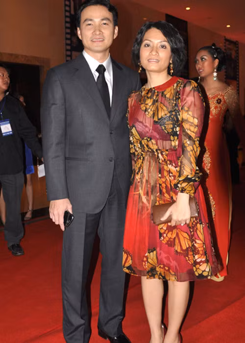 Chi Bảo từng kết hôn với một nữ tiếp viên hàng không. Trải qua một lần đò, anh tái hôn với Hồng Loan. Ảnh: Tiepthigiadinh