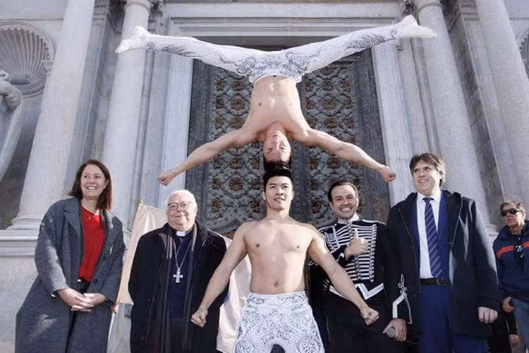 Để lập kỷ lục Guiness thế giới, anh em hoàng tử xiếc Việt Nam đã vất vả tập luyện trong hơn 15 năm. Ảnh: FBNV