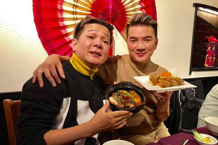 Đàm Vĩnh Hưng, Vũ Hà thưởng thức ẩm thực Nhật Bản.