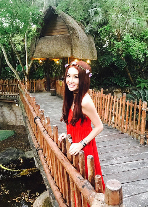 Bước sang tuổi 52, Ôn Bích Hà vẫn trẻ trung, xinh đẹp như ở tuổi 30.