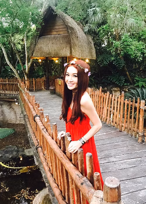 Bước sang tuổi 52, Ôn Bích Hà vẫn trẻ trung, xinh đẹp như ở tuổi 30.