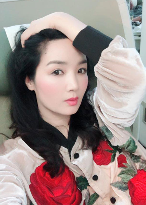 Giáng My đáp chuyến bay sang Nhật Bản.