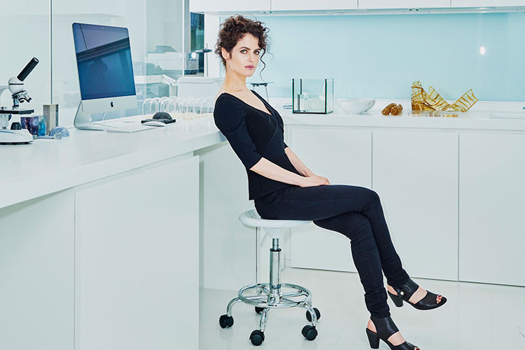 Tình mới tin đồn của Brad Pitt là giáo sư tại Viện Công nghệ Massachusetts. Ảnh: Surfacemag