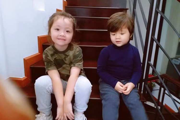 Đến nay, Elly Trần vẫn giấu kính danh tính bố của bé Túc Mạch và bé Mộc Trà.