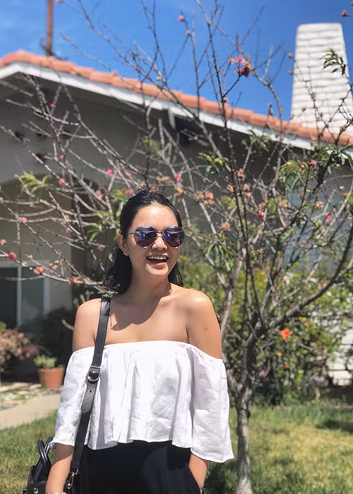 Trở thành mẹ bỉm sữa hai con, Phạm Quỳnh Anh ngày càng đẹp mặn mà.