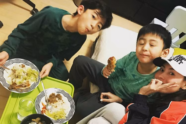 Trương Bá Chi vẫn được lòng bố chồng cũ. Ảnh: Weibo