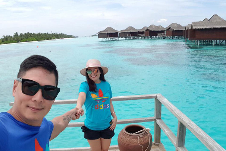 Đăng tải khoảnh khắc bên vợ, Bình Minh để lại dòng chú thích ngọt ngào: "Nắm tay nhau đi khắp thế gian".