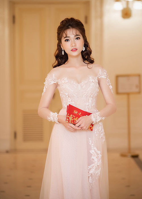 Ngọc Nữ cho biết sau khi trở về từ cuộc thi Hoa hậu Hoàn vũ Việt Nam 2017, cô nhận được không ít lời mời hợp tác nhưng cô vẫn đang cân nhắc để tìm cho mình một hướng đi phù hợp.