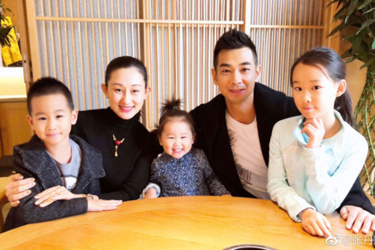 Sau 12 kết hôn, Trương Lộ Đan sinh cho Triệu Văn Trác 3 người con: 2 gái, 1 trai. Ảnh: Weibo
