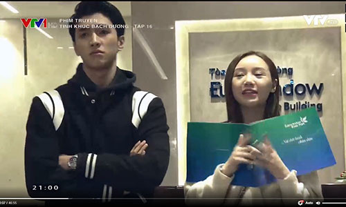 Nhân vật Trang như một nhân viên tư vấn bất động sản.