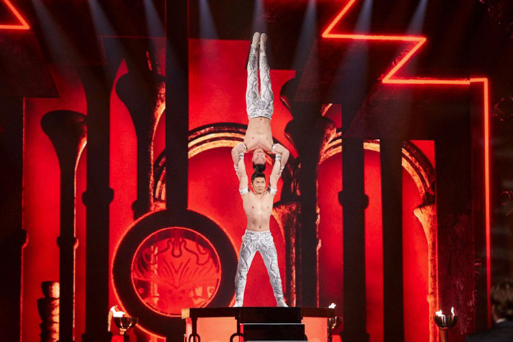 Sau khi xác lập kỉ lục Guiness thế giới, Quốc Cơ - Quốc Nghiệp cùng tham gia chương trình của Đức mang tên Showtime. Ảnh: BTC