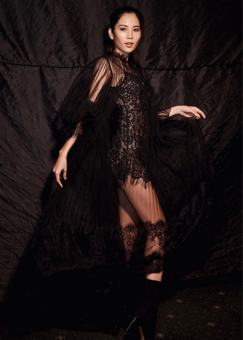 Lệ Nam khoe vóc dáng chuẩn trong bộ ảnh với vai trò người mẫu.