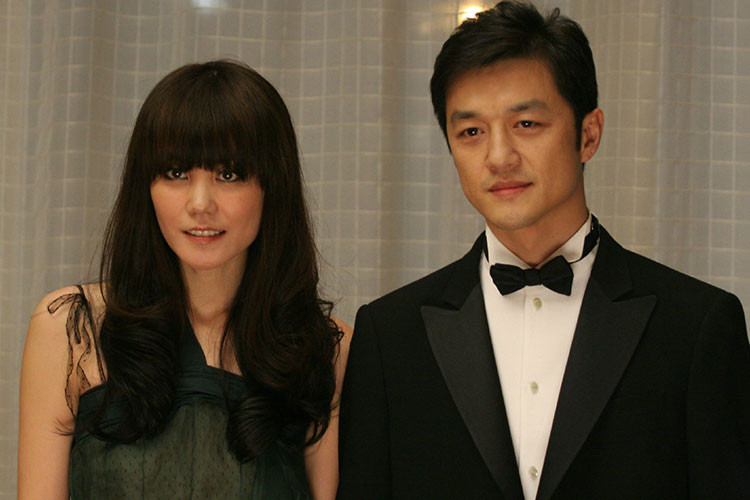 Vương Phi - Lý Á Bằng kết hôn vào năm 2005. Sau 8 năm gắn bó, cả hai bất ngờ đường ai nấy đi. Ảnh: Sina