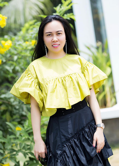 Quách Ngọc Ngoan khoe bạn gái doanh nhân trẻ trung.