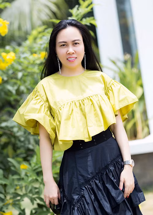 Quách Ngọc Ngoan khoe bạn gái doanh nhân trẻ trung.