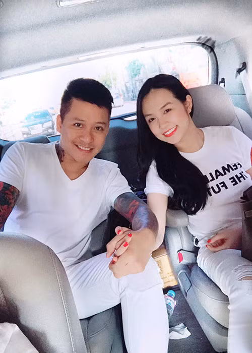 Ngoài hình ảnh bên bà xã, Tuấn Hưng còn không ngần ngại dành lời có cánh dành cho người bạn đời.
