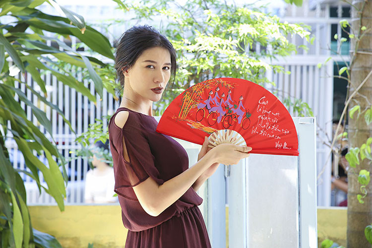 Hình ảnh Trang Trần trên phim trường "Yêu em bất chấp".