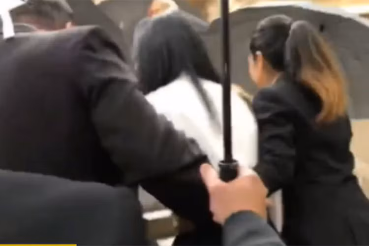 Cao Vân Tường thậm chí còn nhắn nhủ vợ: "Đổng Tuyền, anh yêu em". Ảnh: QQ