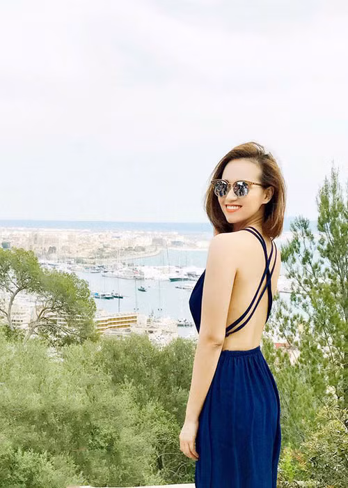 Lã Thanh Huyền khiến nhiều người ghen tỵ bởi nhan sắc ngày càng mặn mà, quyến rũ.