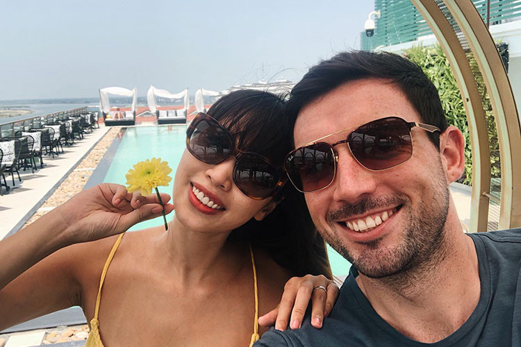 Vợ chồng sao Việt Hà Anh tận hưởng chuyến nghỉ dưỡng.