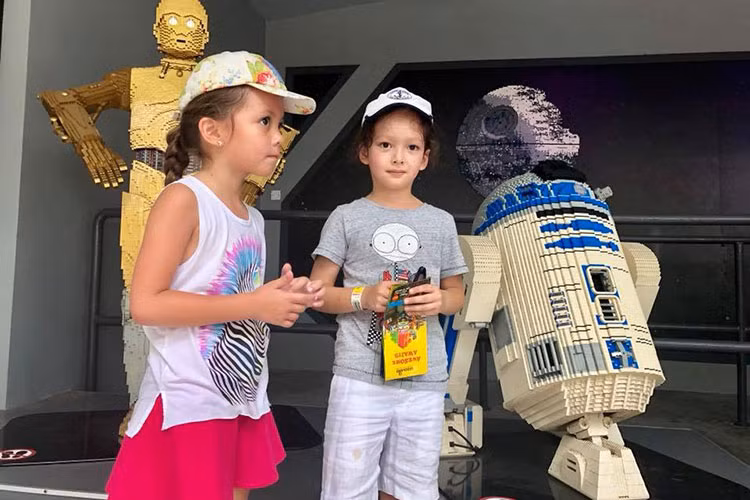 Cặp song sinh nhà sao Việt Hồng Nhung đón sinh nhật ở Malaysia.