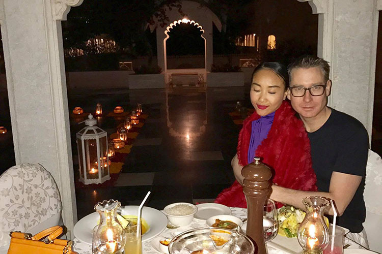 Ông xã ngoại quốc của Đoan Trang ủng hộ vợ hoạt động nghệ thuật, thường xuyên tháp tùng cô tham gia các hoạt động giải trí.