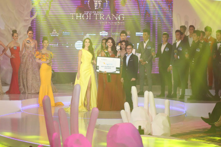 Có kinh nghiệm trong nghề mẫu, Lệ Nam được đánh giá cao trước chung kết.