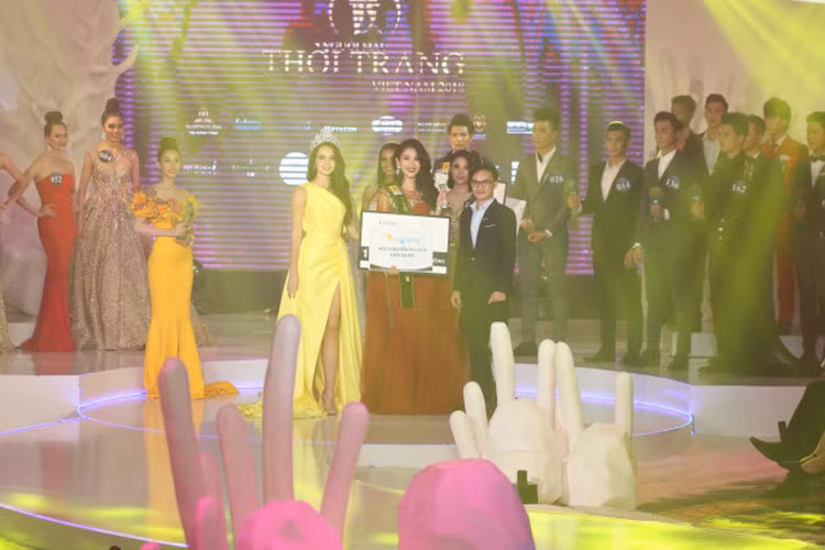 Có kinh nghiệm trong nghề mẫu, Lệ Nam được đánh giá cao trước chung kết.